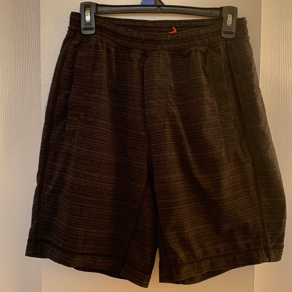 Lululemon pace breaker 9” size medium. Black with grey print